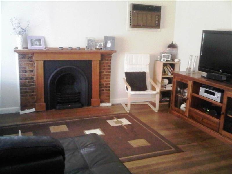 1 Dumbarton Street, Reservoir VIC 3073