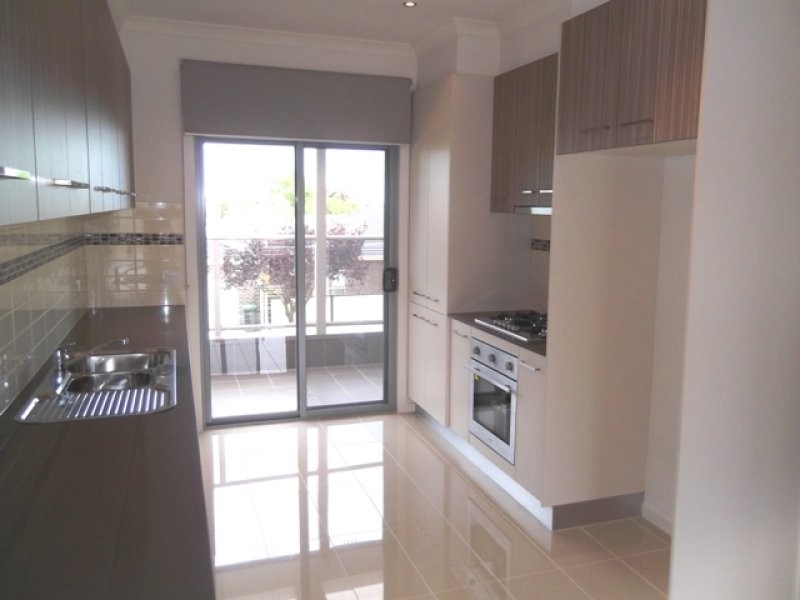 18 White Street, Reservoir VIC 3073