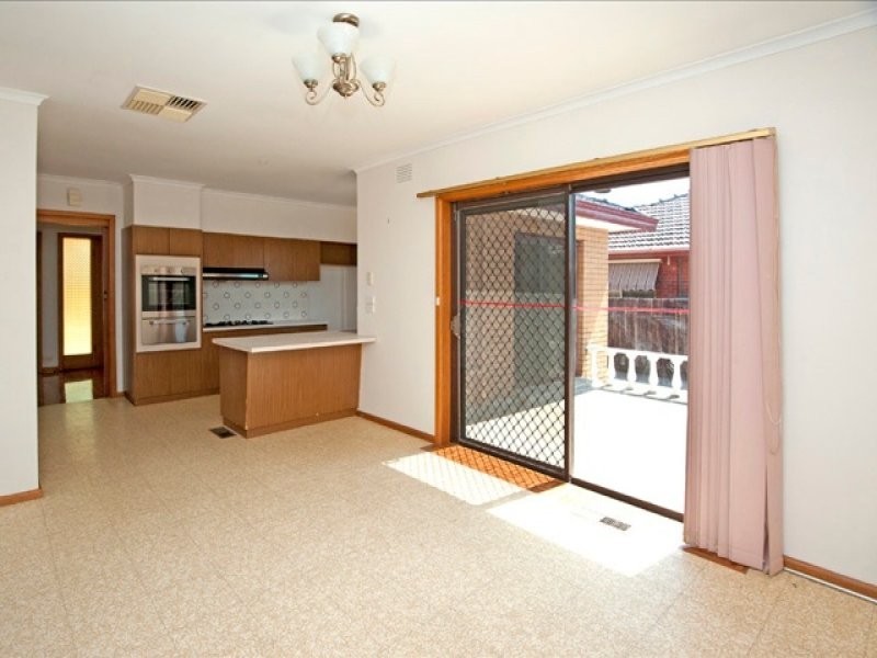 16 Barron Street, Reservoir VIC 3073