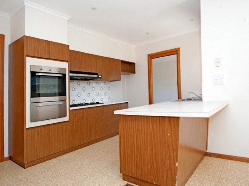 16 Barron Street, Reservoir VIC 3073