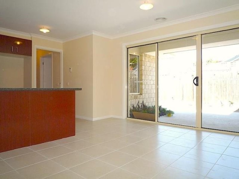 2/35 Clements Grove, Reservoir VIC 3073