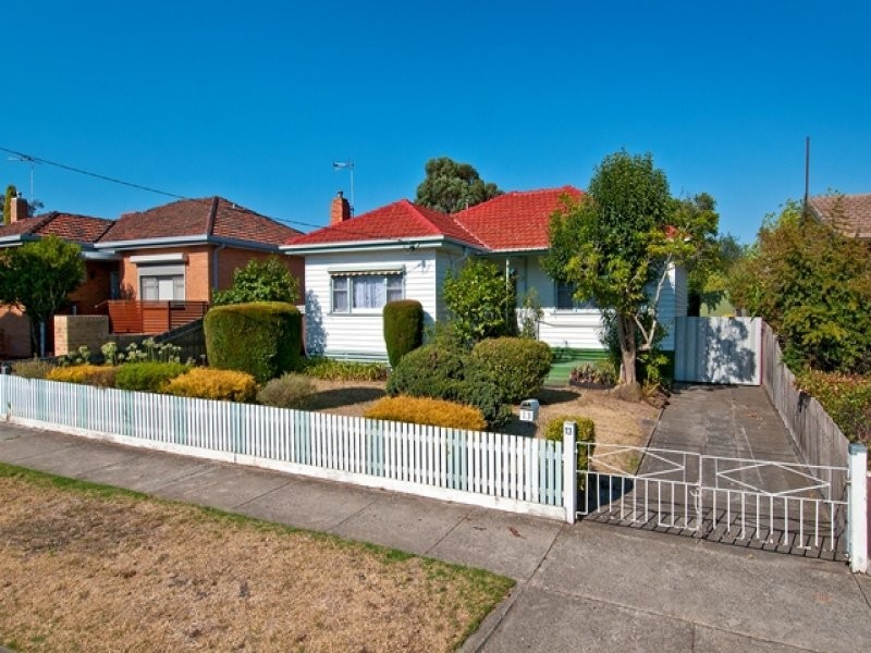 13 Erskine Avenue, Reservoir VIC 3073