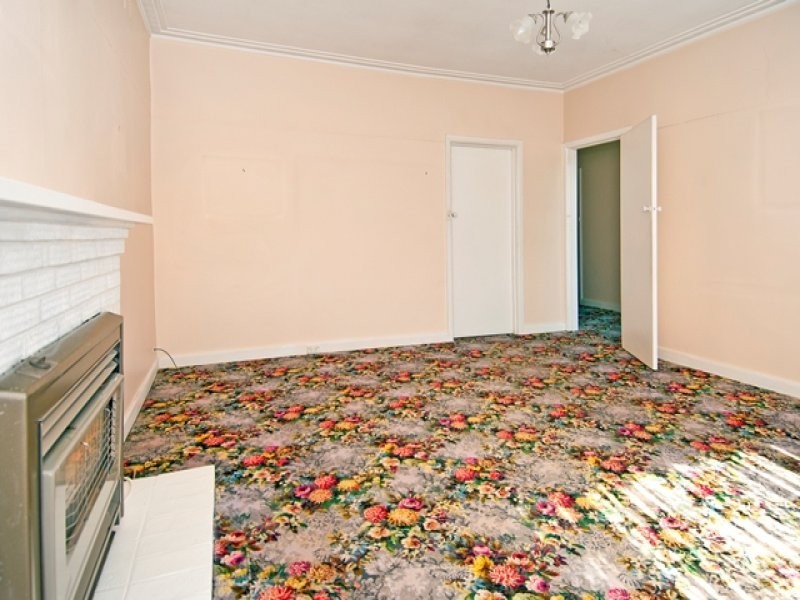 13 Erskine Avenue, Reservoir VIC 3073