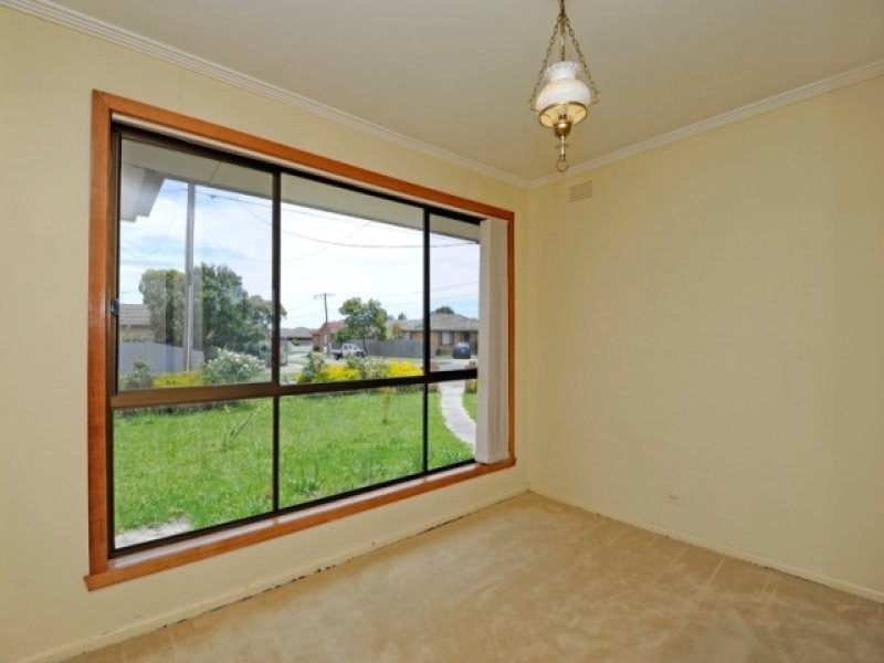 34 Dundee Street, Reservoir VIC 3073