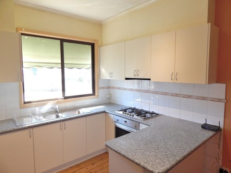 6 Oulton Crescent, Reservoir VIC 3073