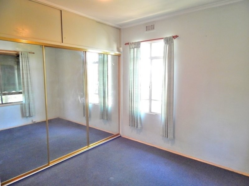 6 Oulton Crescent, Reservoir VIC 3073
