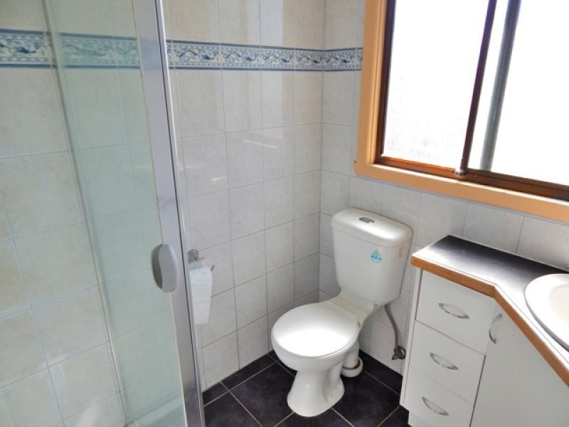6 Oulton Crescent, Reservoir VIC 3073