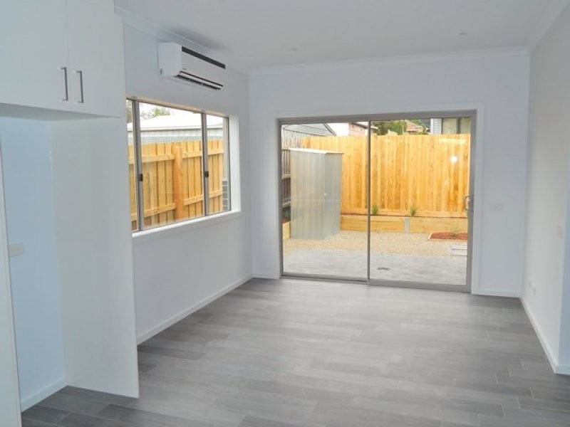 2/15 Cuthbert Road, Reservoir VIC 3073