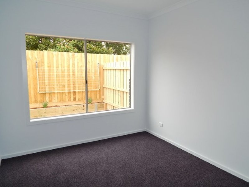 2/15 Cuthbert Road, Reservoir VIC 3073