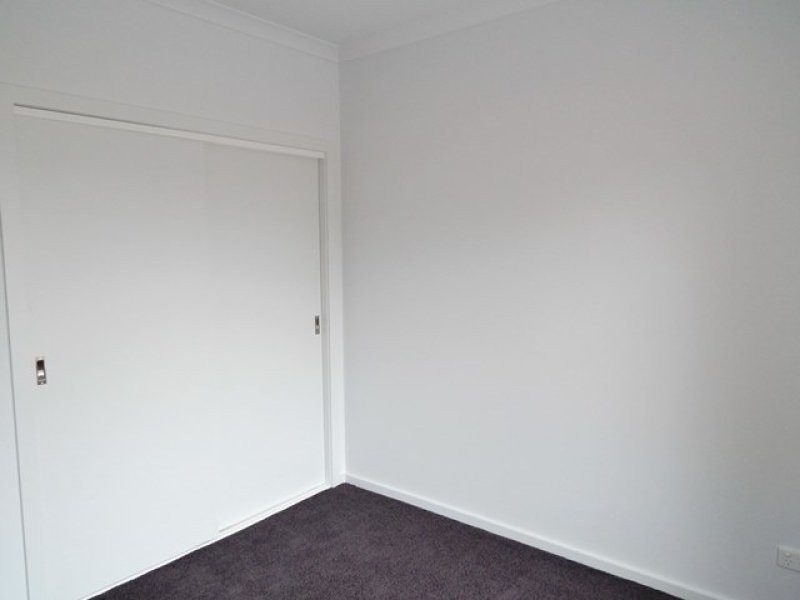 2/15 Cuthbert Road, Reservoir VIC 3073