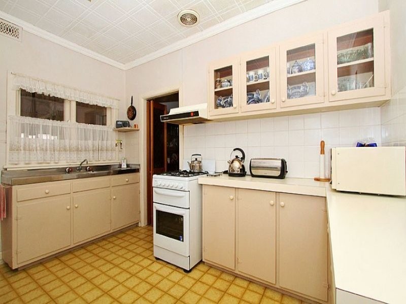 9 Tambo Avenue, Reservoir VIC 3073