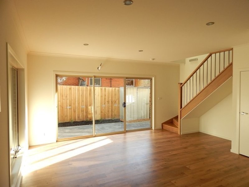 1/44 Boldrewood Parade, Reservoir VIC 3073