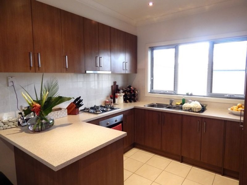 2/6 Merrilands Road, Reservoir VIC 3073