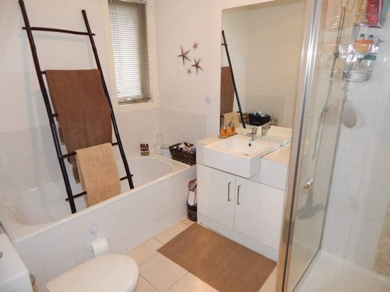 2/6 Merrilands Road, Reservoir VIC 3073