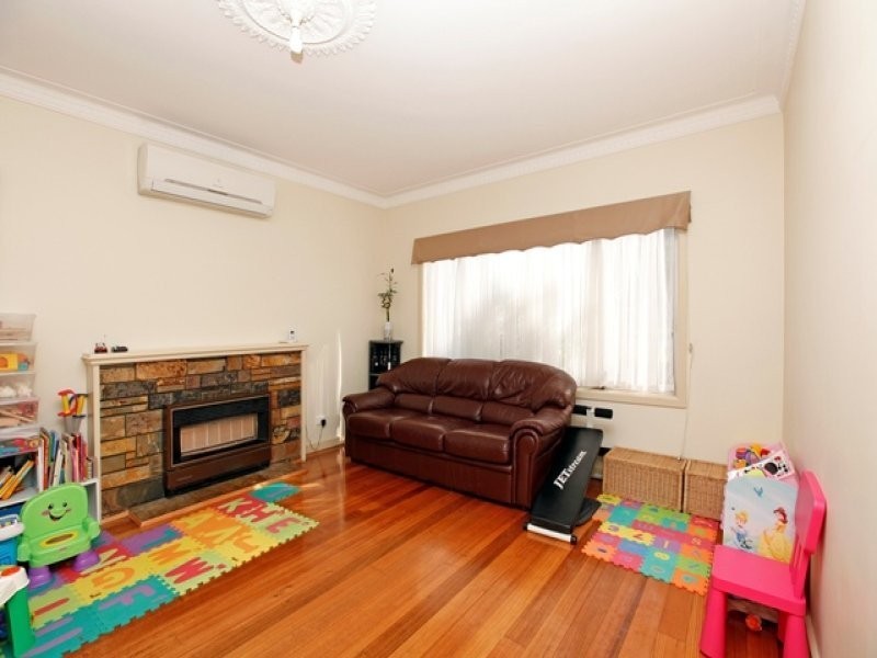 23 Mahoneys Road, Reservoir VIC 3073