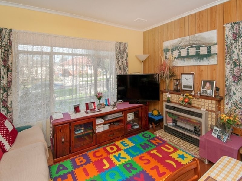 14 Laha Crescent, Preston VIC 3072