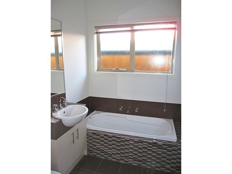 3/4 Elsey Road, Reservoir VIC 3073