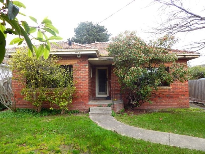 35 Thackeray Road, Reservoir VIC 3073