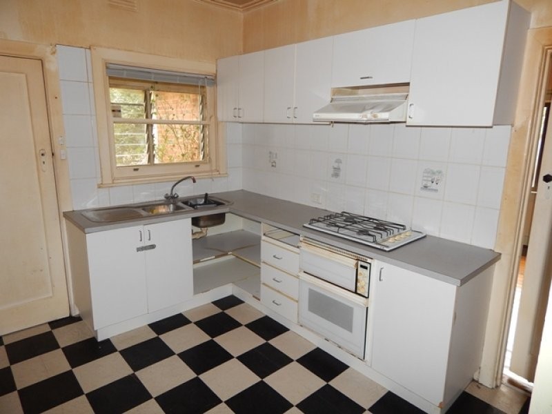 35 Thackeray Road, Reservoir VIC 3073