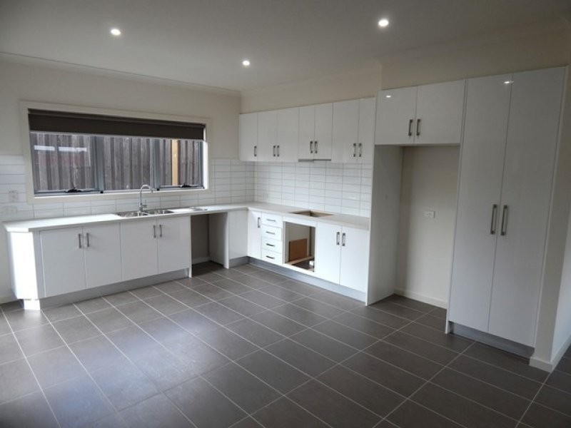 2/55 Yarra Avenue, Reservoir VIC 3073