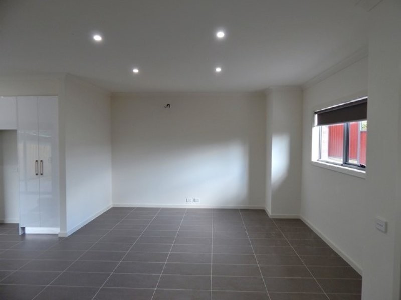 2/55 Yarra Avenue, Reservoir VIC 3073