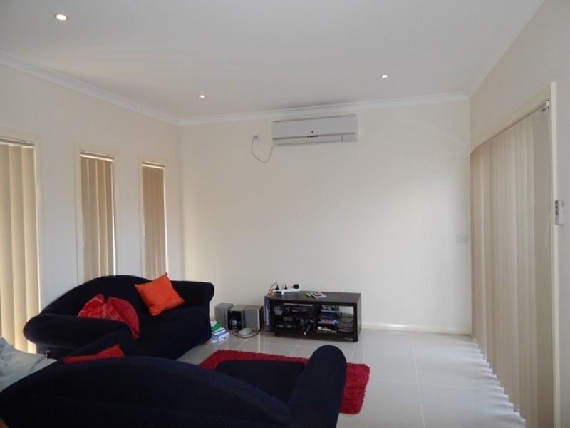 4/213-215 Albert Street, Reservoir VIC 3073