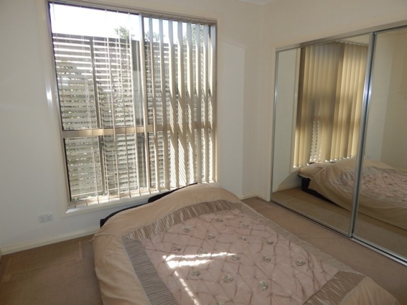 4/213-215 Albert Street, Reservoir VIC 3073