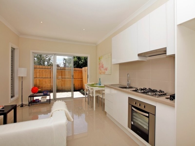 3/24 Charlton Crescent, Reservoir VIC 3073