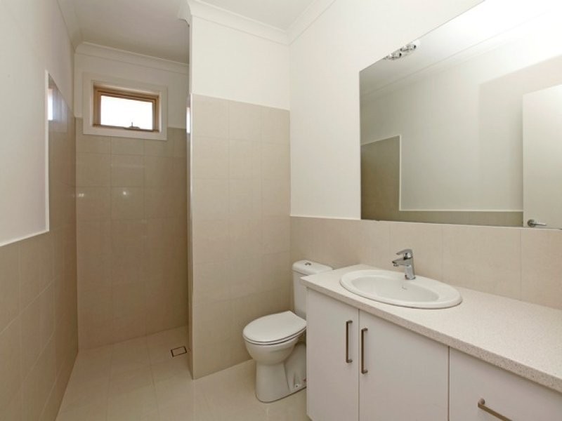 1/60 Locher Avenue, Reservoir VIC 3073