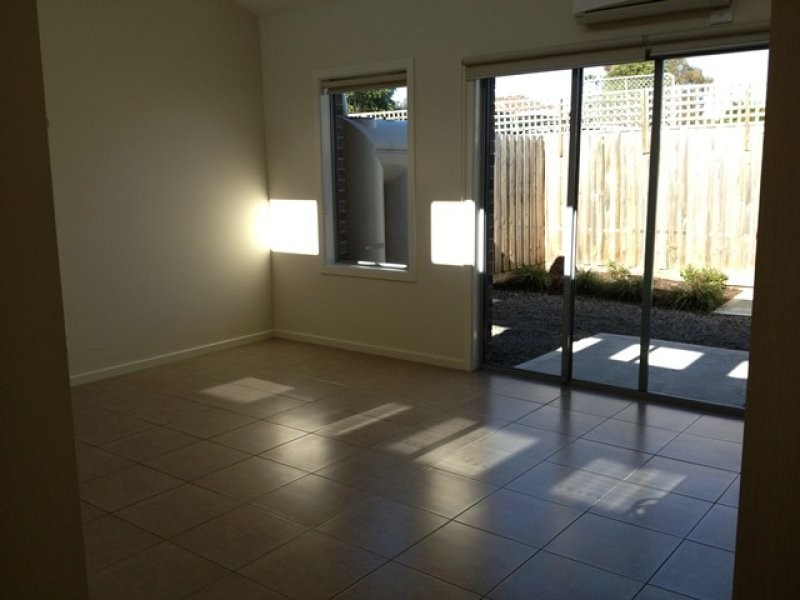 4/1 Mahoneys Road, Reservoir VIC 3073