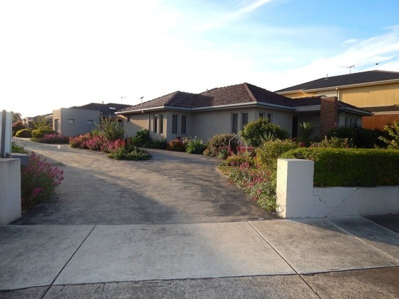 2/13 Clarke Street, Thomastown VIC 3074