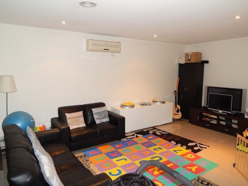 2/13 Clarke Street, Thomastown VIC 3074