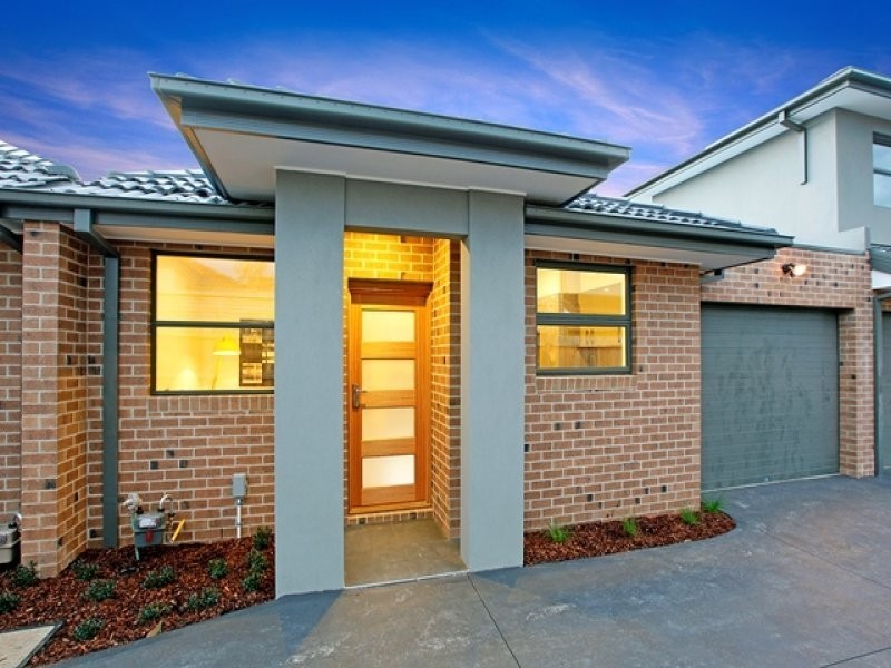 2/11 Jinghi Road, Reservoir VIC 3073