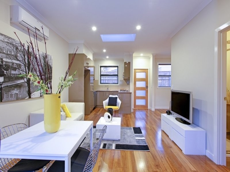 2/11 Jinghi Road, Reservoir VIC 3073