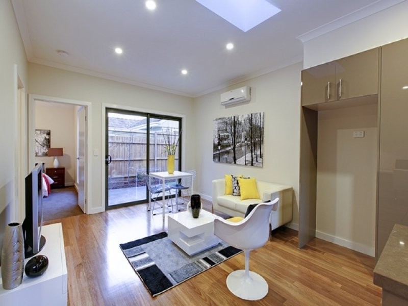 2/11 Jinghi Road, Reservoir VIC 3073