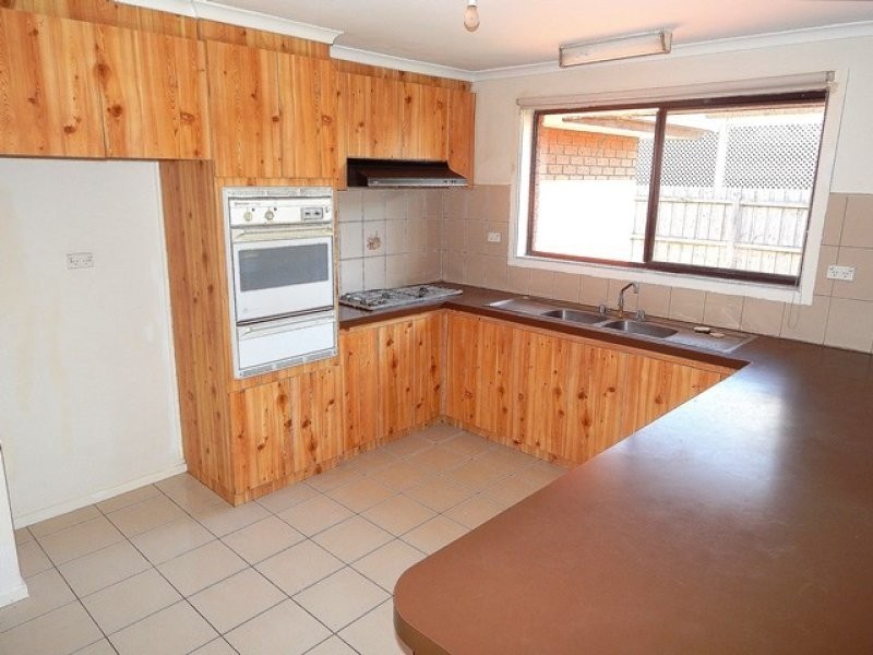 30 Lady Penrhyn Avenue, Mill Park VIC 3082