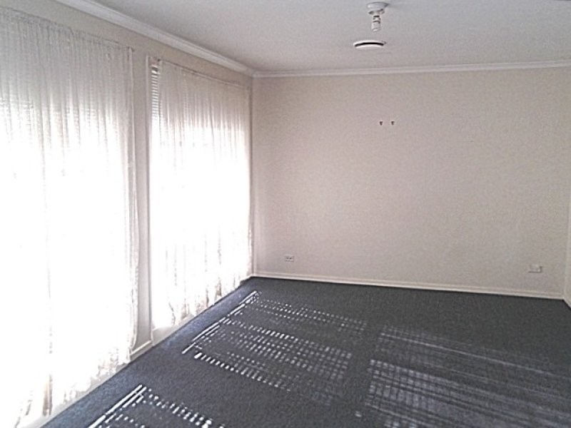 30 Lady Penrhyn Avenue, Mill Park VIC 3082