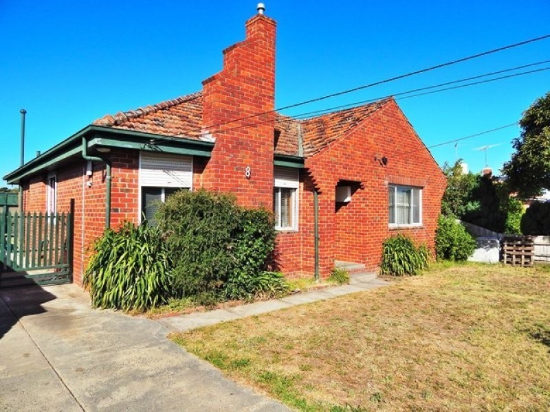 8 Palm Avenue, Reservoir VIC 3073