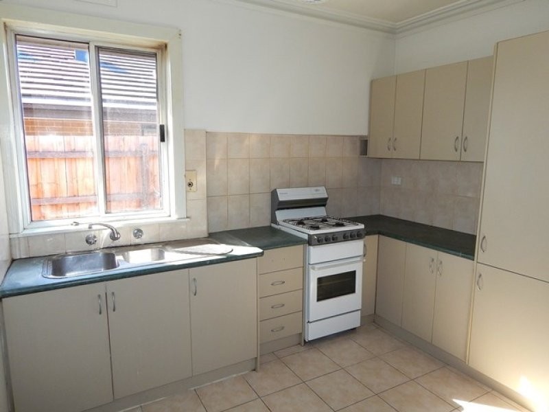 8 Palm Avenue, Reservoir VIC 3073