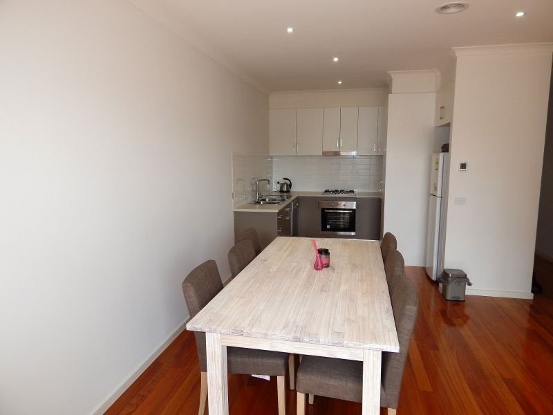 16 Mustang Lane, Thomastown VIC 3074