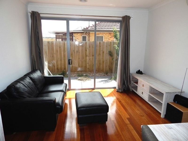 16 Mustang Lane, Thomastown VIC 3074