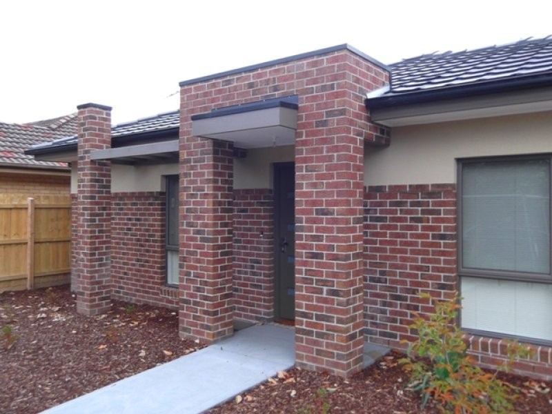 1/8A Henty Street, Reservoir VIC 3073