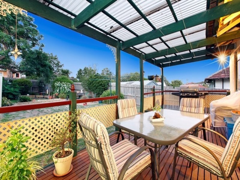 16 Nisbett Street, Reservoir VIC 3073