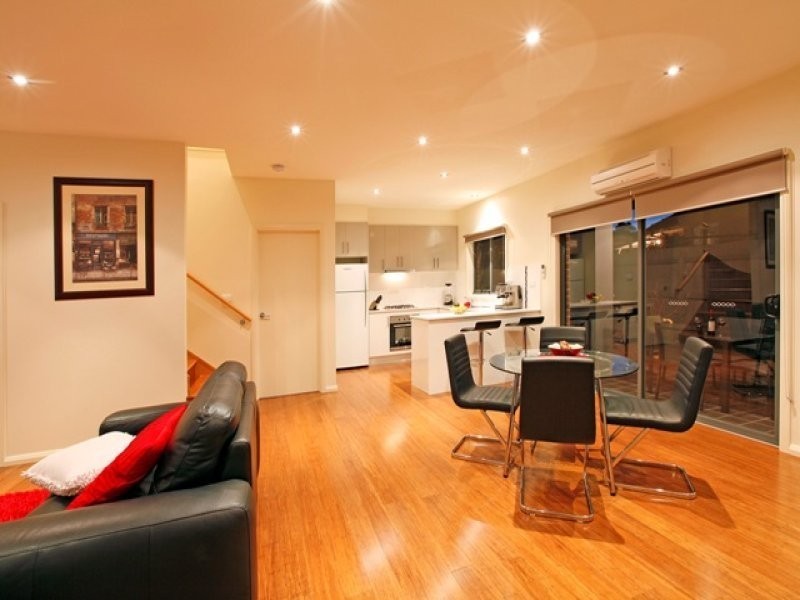 1/5 Acheron Avenue, Reservoir VIC 3073