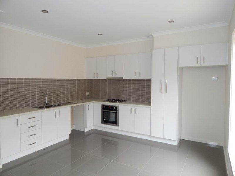 2/20 Barry Street, Reservoir VIC 3073