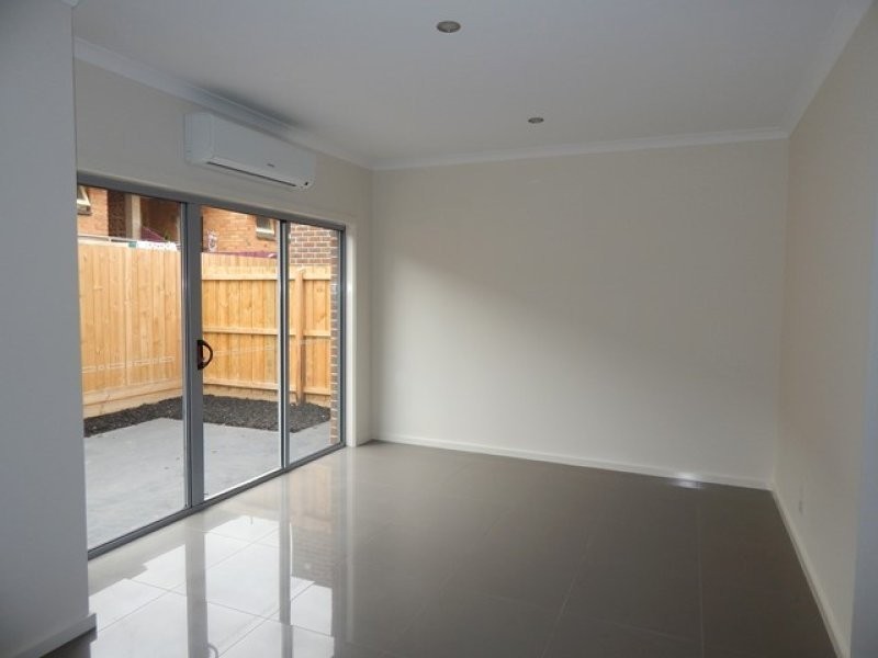 2/20 Barry Street, Reservoir VIC 3073