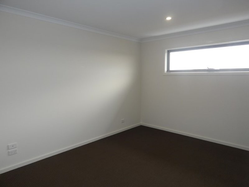 2/20 Barry Street, Reservoir VIC 3073