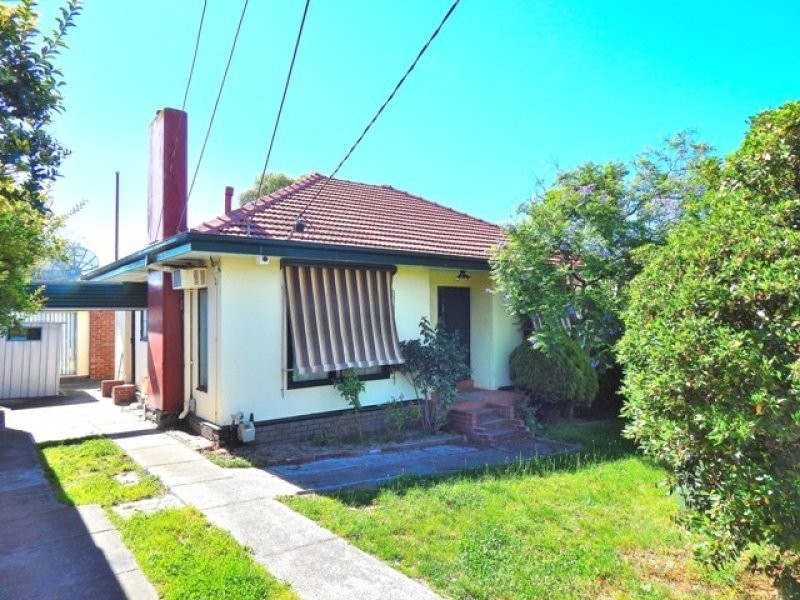 6 Oulton Crescent, Reservoir VIC 3073