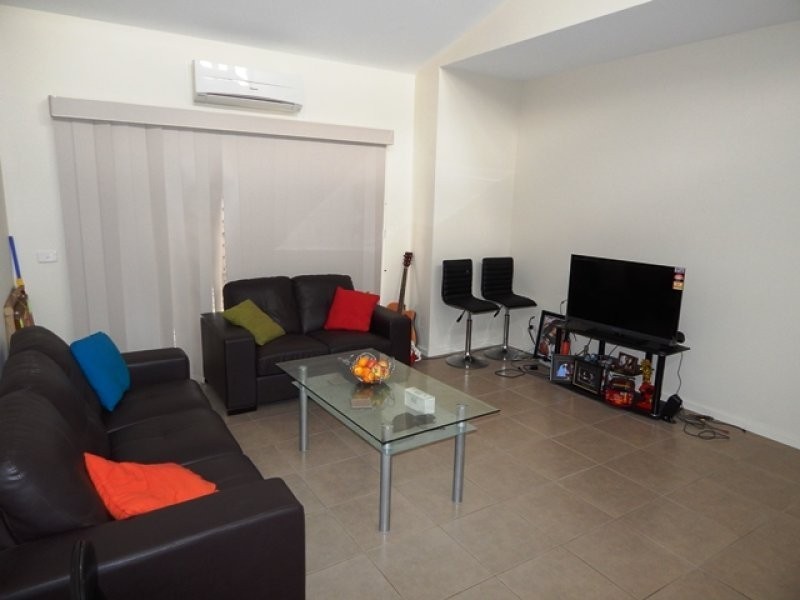 2/1 Mahoneys Road, Reservoir VIC 3073