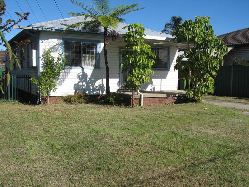 22 Station Road, Toongabbie NSW 2146